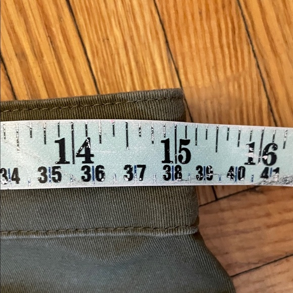 Forever 21 Olive Mini Skirt with Front Zipper – Size Large EUC - Picture 11 of 12